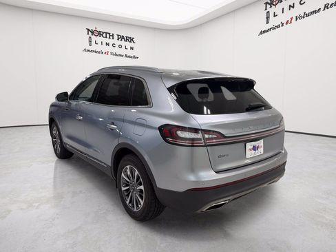 Used 2022 Lincoln Nautilus FWD w/ Premium Package image 3