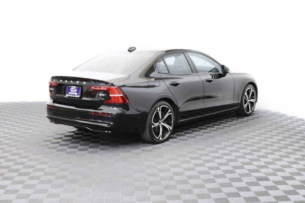 Used 2024 Volvo S60 B5 Plus AWD/4WD image 9