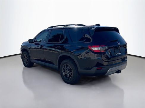Used 2025 Honda Pilot TrailSport image 5
