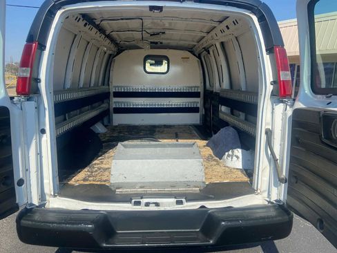 Used 2019 Chevrolet Express 2500 RWD image 9