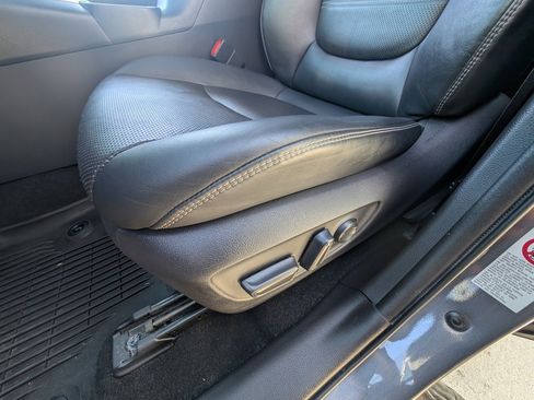 Used 2019 Toyota RAV4 Limited image 16