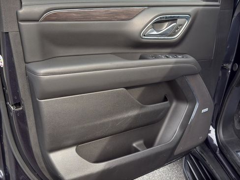 Used 2024 Chevrolet Suburban LT image 9