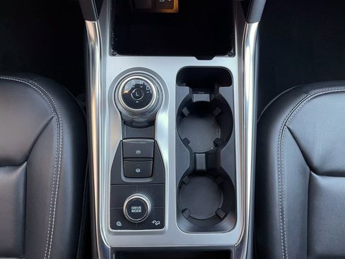 Used 2022 Ford Explorer XLT image 33