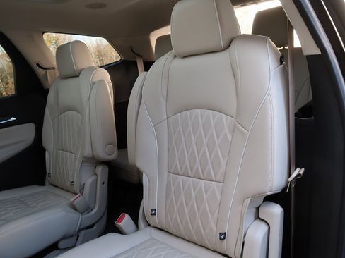 Certified 2022 Buick Enclave Avenir w/ Avenir Technology Package image 31