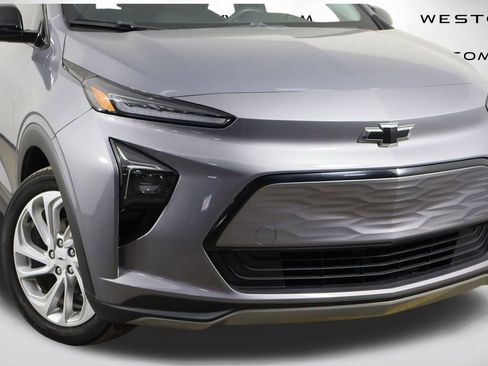 Used 2022 Chevrolet Bolt EUV LT w/ Driver Confidence Package image 40