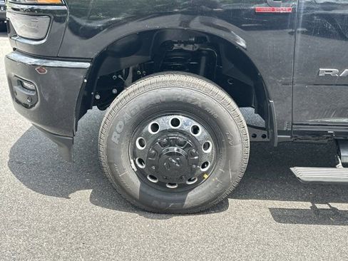 New 2026 RAM 3500 Laramie AWD/4WD image 12