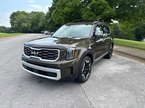 Used 2024 Kia Telluride S FWD image 3