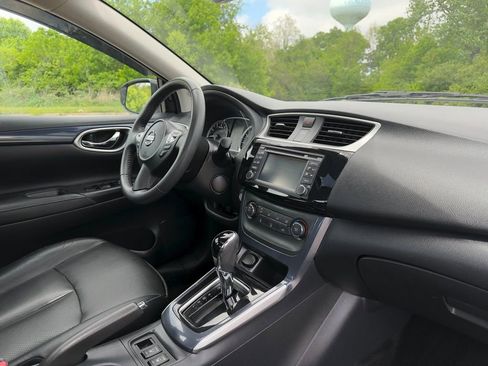 Used 2017 Nissan Sentra SR w/ SR Premium Technology Package FWD image 25