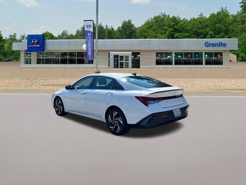Certified 2025 Hyundai Elantra SEL FWD image 9