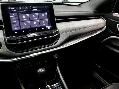 Used 2023 Jeep Compass Latitude image 29