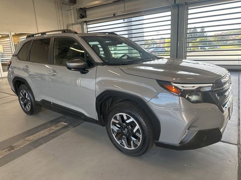 Used 2025 Subaru Forester Premium image 1