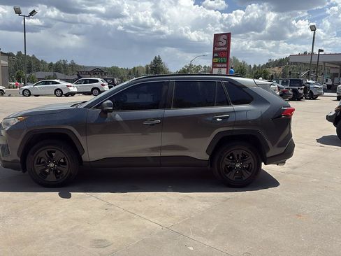 Used 2019 Toyota RAV4 XLE AWD/4WD image 4