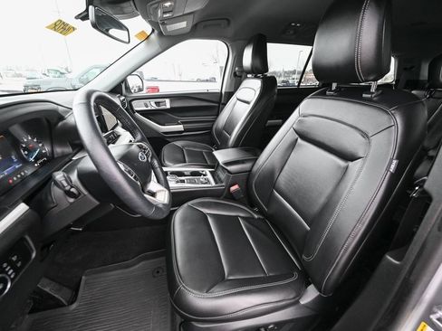 Certified 2023 Ford Explorer XLT w/ Equipment Group 202A image 19