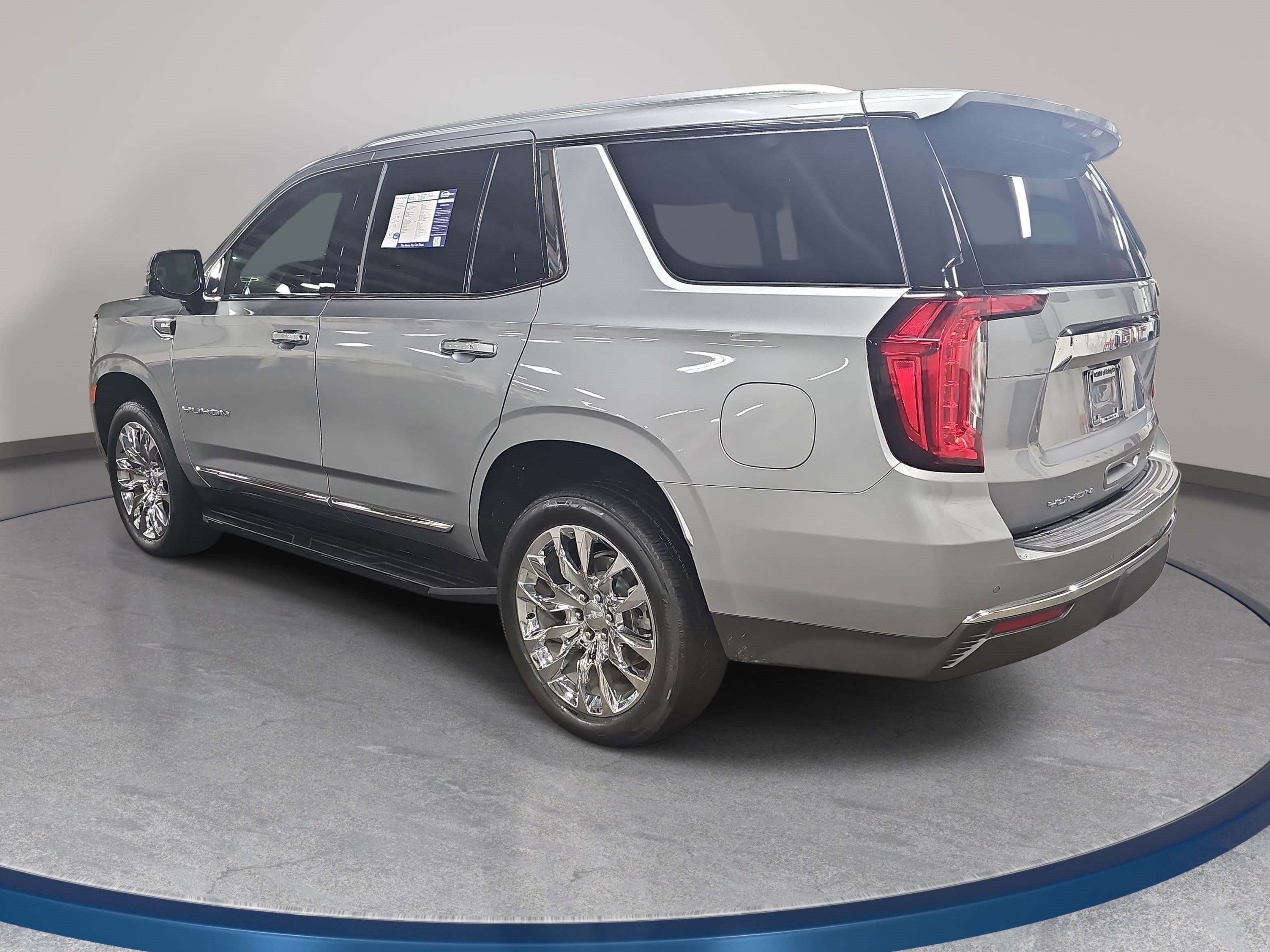 Used 2024 GMC Yukon SLT w/ SLT Luxury Package AWD/4WD image 7