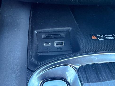 Used 2024 Buick Enclave Premium image 38