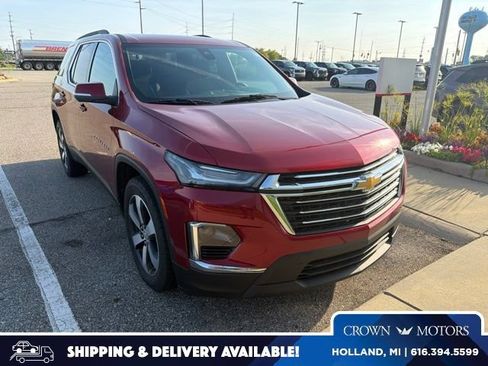 Used 2022 Chevrolet Traverse LT w/ LT Premium Package AWD/4WD image 1