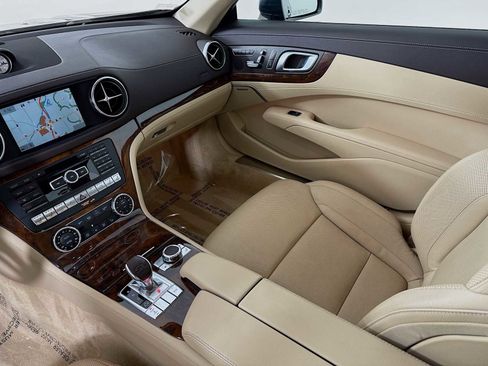 Used 2014 Mercedes-Benz SL 550 image 24