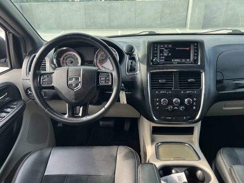Used 2017 Dodge Grand Caravan SXT FWD image 13