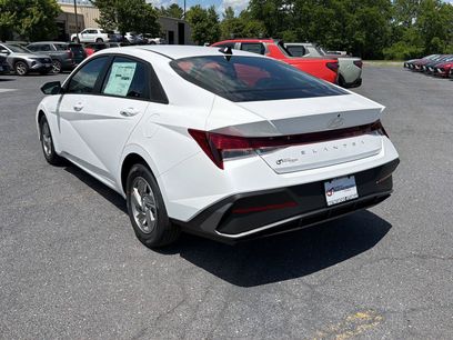 New 2026 Hyundai Elantra SE