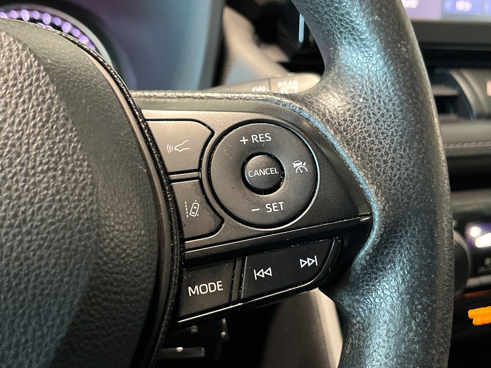 Used 2021 Toyota RAV4 LE AWD/4WD image 26