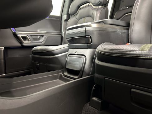 Used 2024 Rivian R1S Adventure AWD/4WD image 33