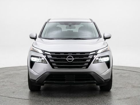 Used 2025 Nissan Rogue SV FWD image 2