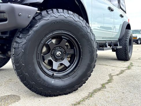 Used 2021 Ford Bronco Black Diamond AWD/4WD image 2