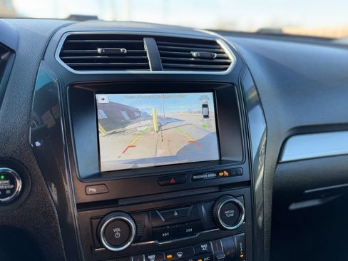 Used 2017 Ford Explorer XLT w/ Equipment Group 202A image 27