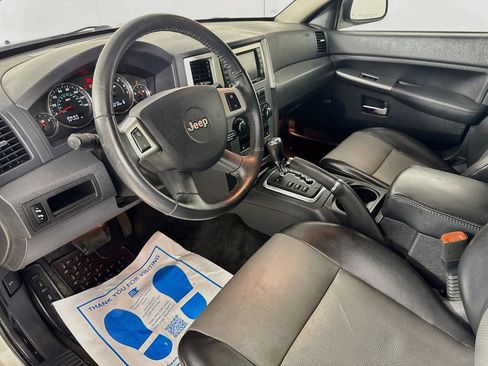 Used 2010 Jeep Grand Cherokee Laredo AWD/4WD image 10