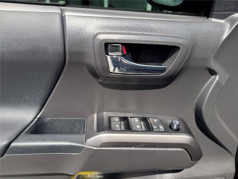 Used 2023 Toyota Tacoma TRD Off-Road w/ Advanced Technology Package AWD/4WD image 17