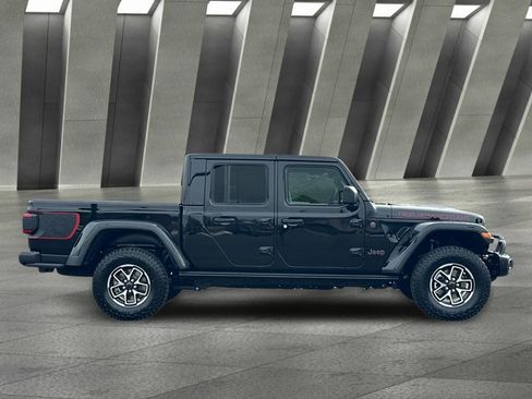 Used 2024 Jeep Gladiator Rubicon w/ Technology Group image 2