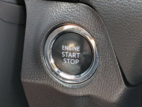 Used 2025 Toyota RAV4 XLE AWD/4WD image 20
