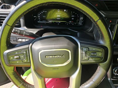 Used 2022 GMC Yukon XL Denali AWD/4WD image 8