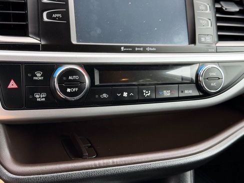 Used 2016 Toyota Highlander XLE AWD/4WD image 21