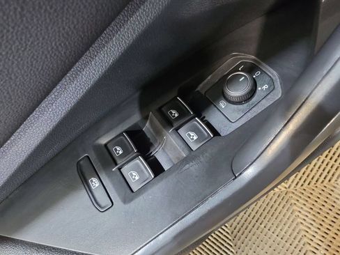Used 2024 Volkswagen Jetta SE FWD image 15