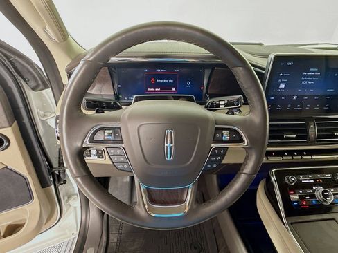 Used 2024 Lincoln Navigator Premiere image 11
