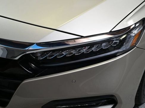 Used 2018 Honda Accord Touring image 13