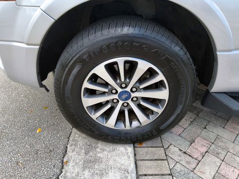 Used 2017 Ford Expedition XLT image 44