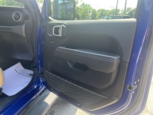 Used 2018 Jeep Wrangler Unlimited Sahara AWD/4WD image 20