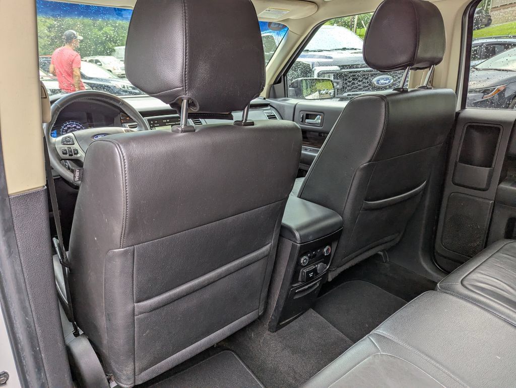 Used 2019 Ford Flex SEL w/ Equipment Group 202A AWD/4WD image 9