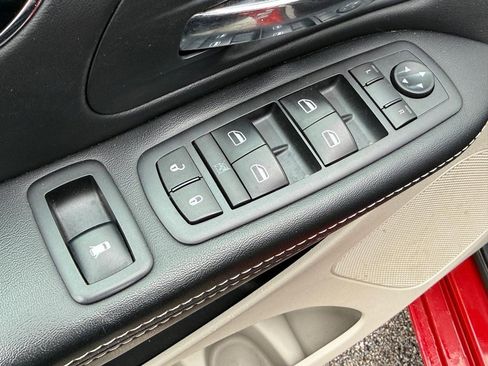 Used 2016 Dodge Grand Caravan SE FWD image 17