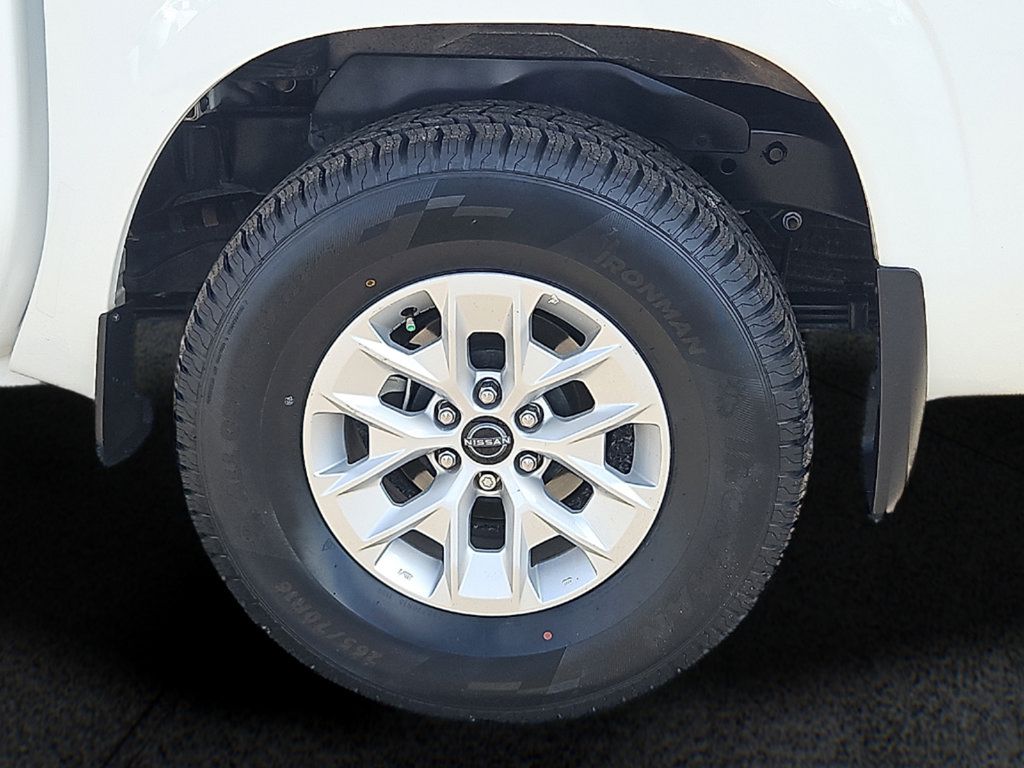 Used 2024 Nissan Frontier SV w/ Tow Package RWD image 8