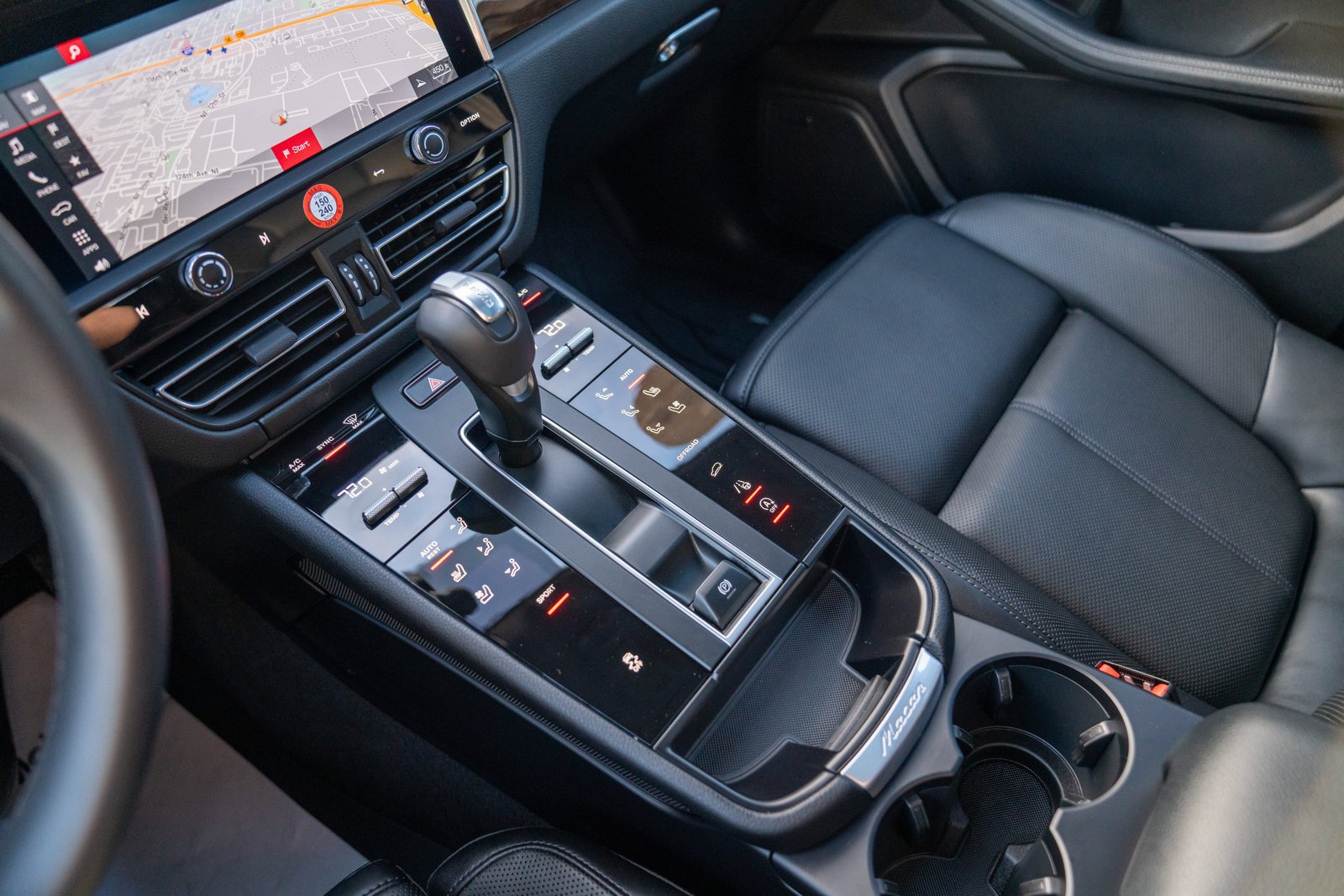 Certified 2026 Porsche Macan AWD/4WD image 21