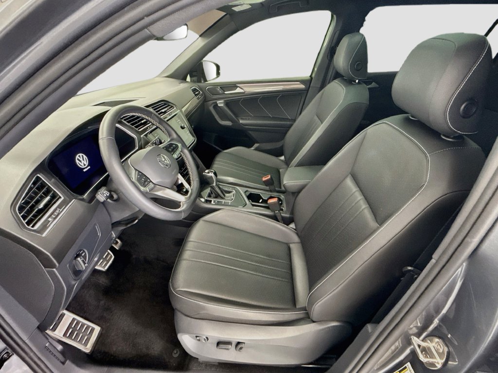 Used 2023 Volkswagen Tiguan SE R-Line FWD image 17