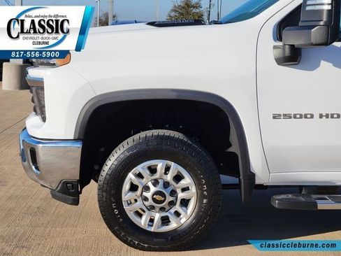 Used 2025 Chevrolet Silverado 2500 LT w/ Convenience Package AWD/4WD image 11