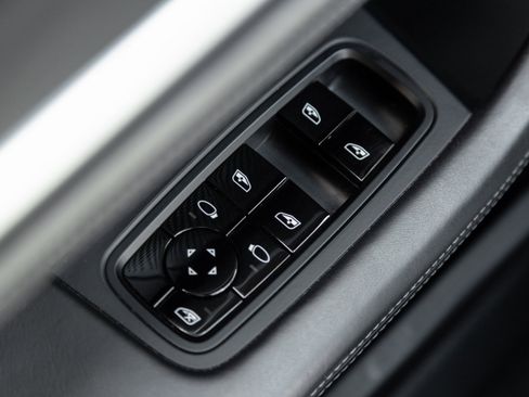 Used 2020 Porsche Taycan 4S image 20