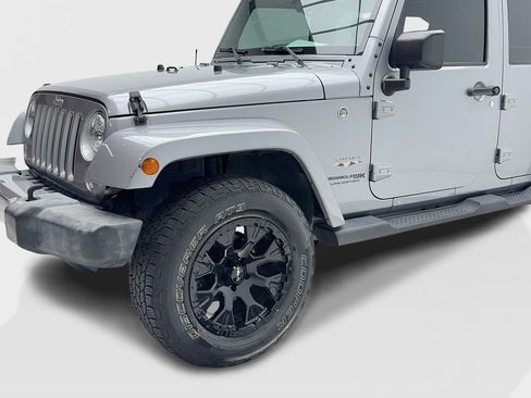 Used 2018 Jeep Wrangler Unlimited Sahara image 5