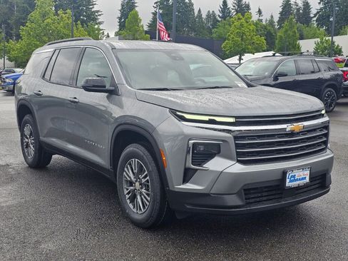 New 2025 Chevrolet Traverse LT image 3