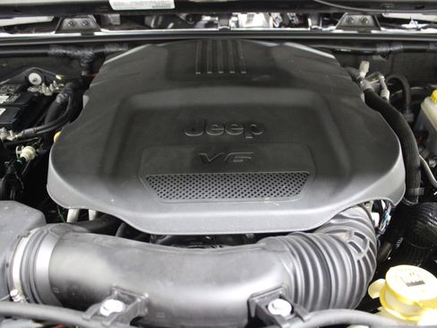 Used 2018 Jeep Wrangler Unlimited Sport image 33