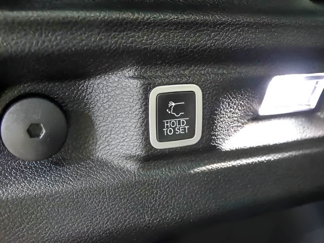 Used 2023 Jeep Grand Cherokee L Laredo AWD/4WD image 27
